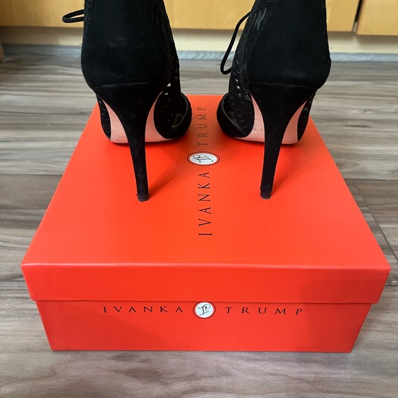 Ivanka trump black suede Delfina sandal - Picture 6 of 7